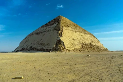 Comment la pyramide courbée a-t-elle été construite ?