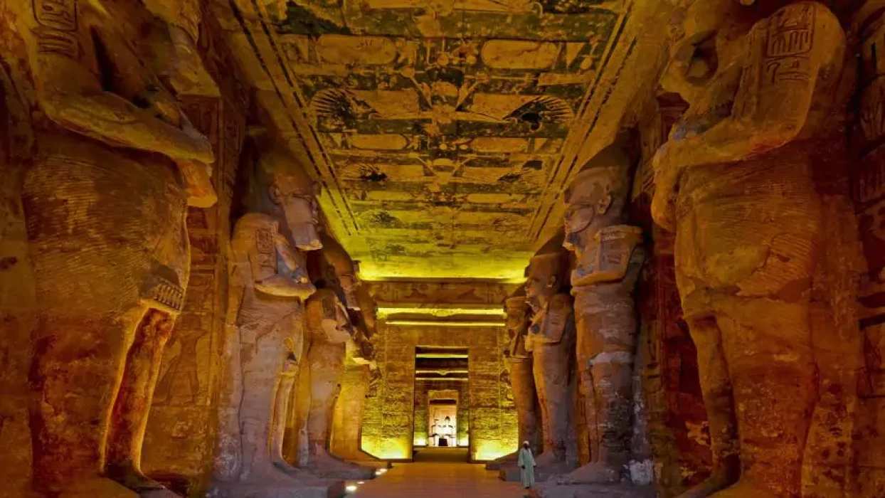 Tour de Abu Simbel y Asuán desde Luxor