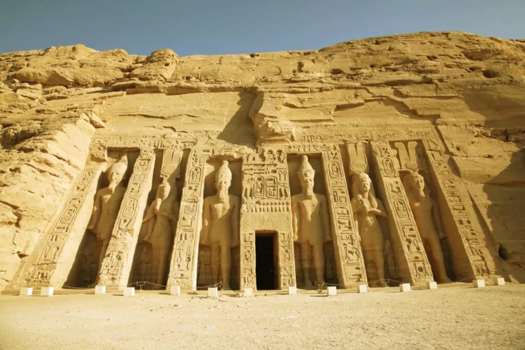 Tour de Abu Simbel y Asuán desde Luxor