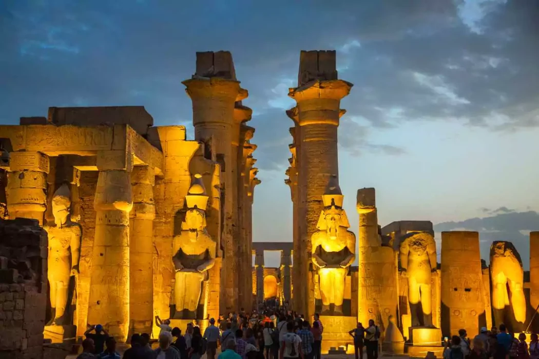 Tour de espectáculo de luz y sonido en el templo de Karnak