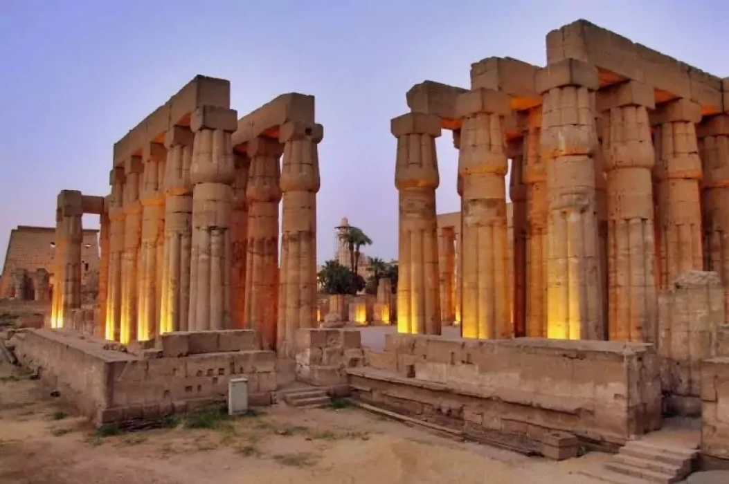 Tour de espectáculo de luz y sonido en el templo de Karnak