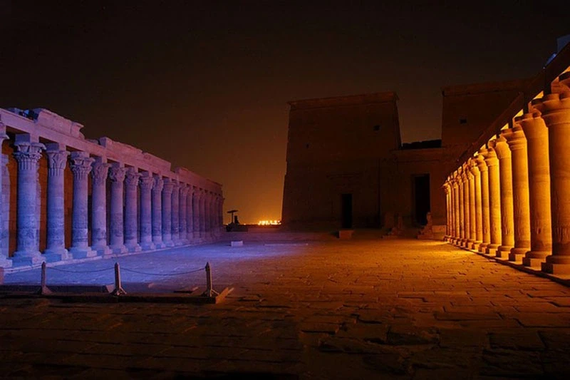 Visita al espectáculo de luz y sonido del templo de Philae