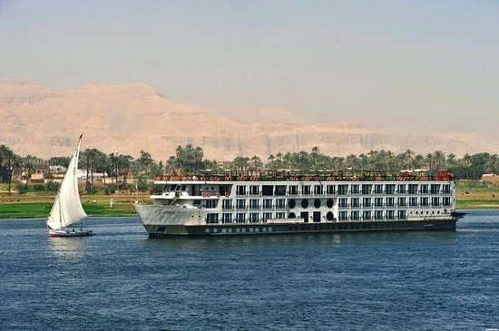 Crucero Élite de 4 días por el Nilo de Asuán a Luxor