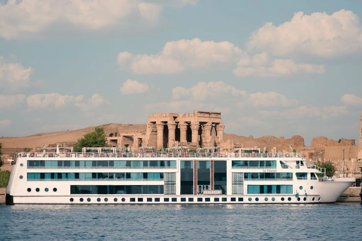Historia a lo largo del Nilo en Luxor